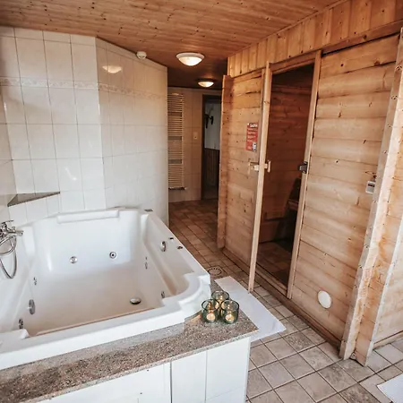 Chalet Le Gagnage 31 Pers- Malmedy, Rustique, Vue, Wellness *